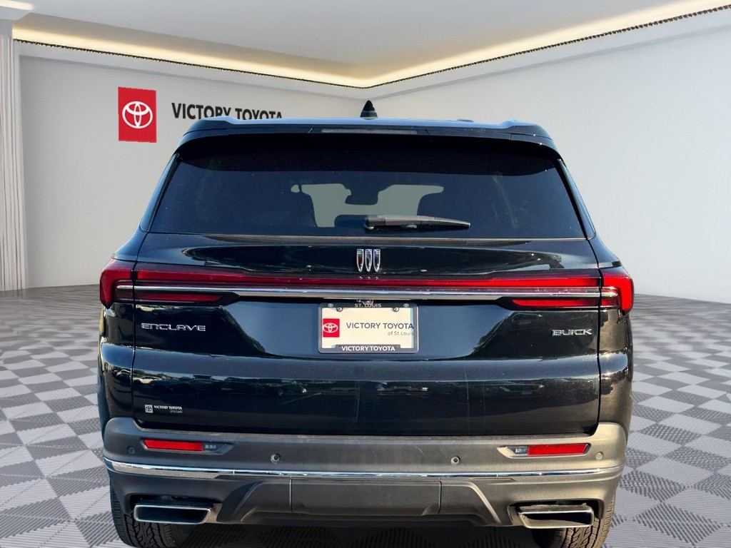 Buick Enclave Vehicle Full-screen Gallery Image 04