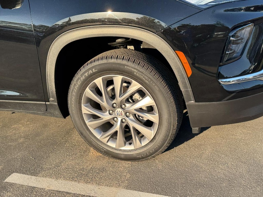 Buick Enclave Vehicle Full-screen Gallery Image 09