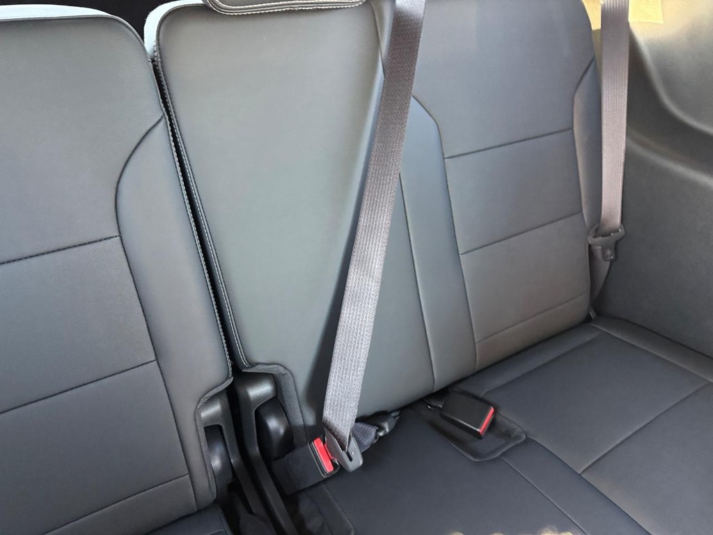 Buick Enclave Vehicle Full-screen Gallery Image 13