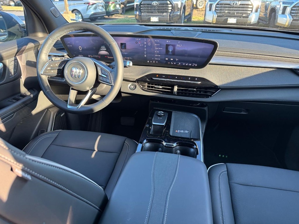 Buick Enclave Vehicle Full-screen Gallery Image 14