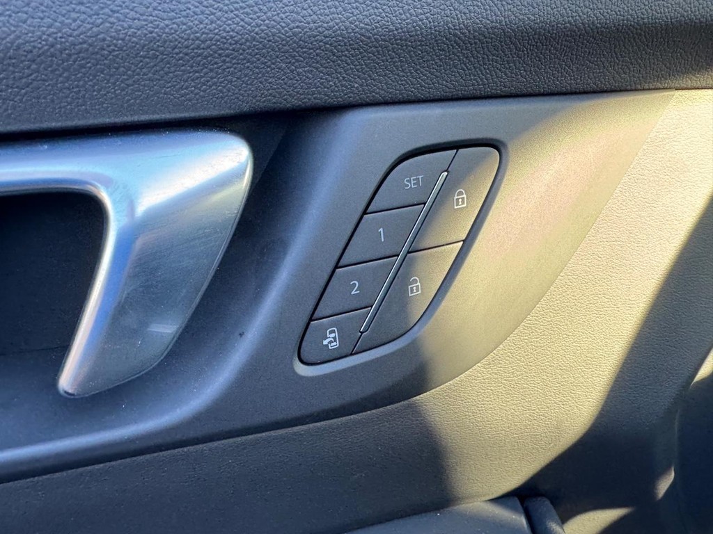 Buick Enclave Vehicle Full-screen Gallery Image 20