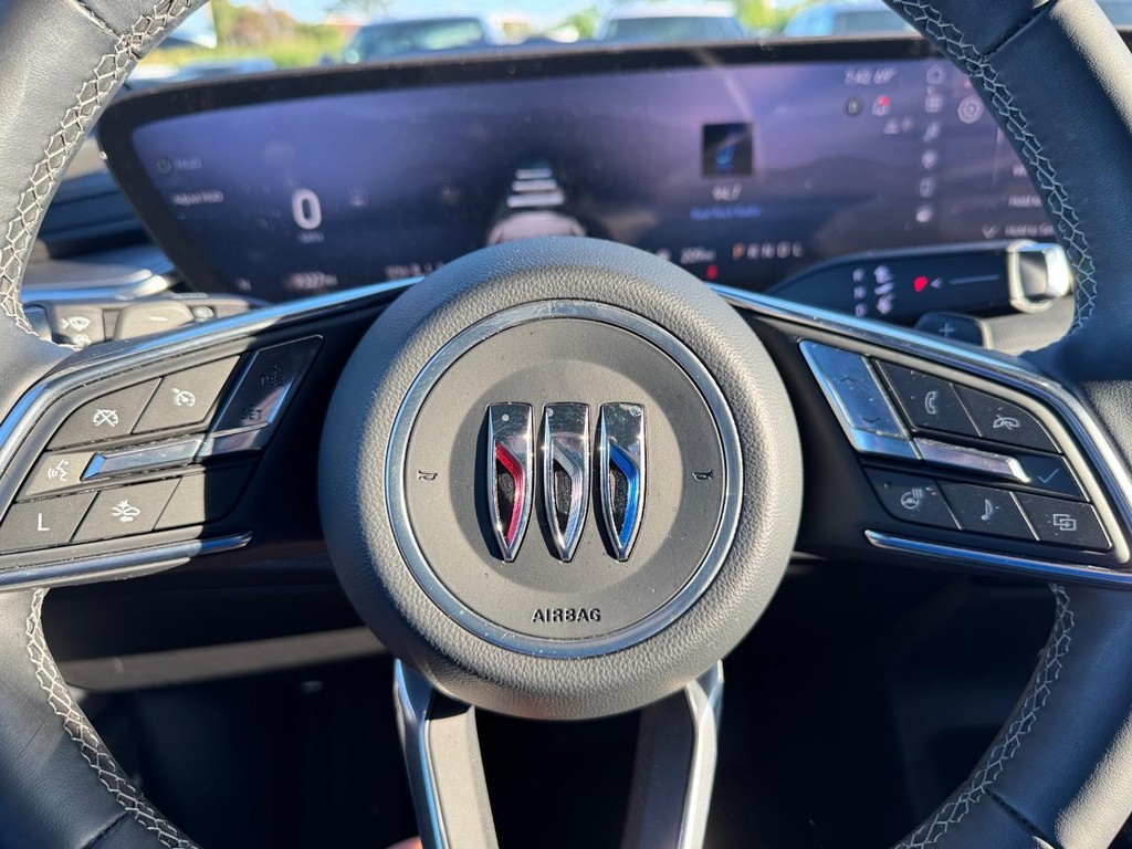 Buick Enclave Vehicle Full-screen Gallery Image 21