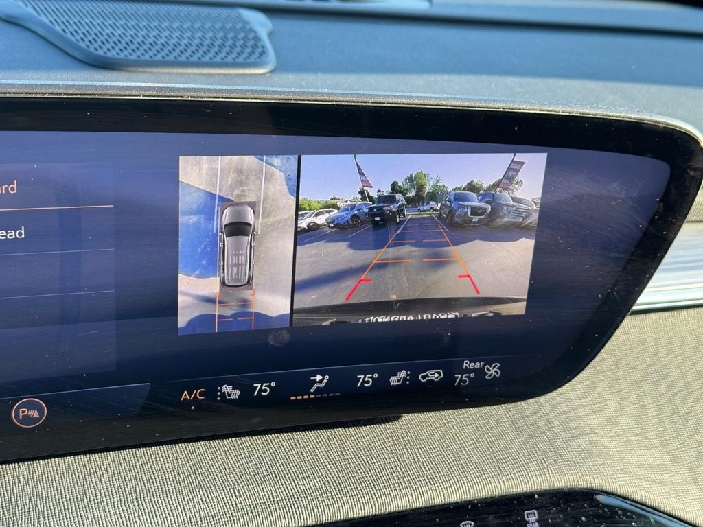 Buick Enclave Vehicle Full-screen Gallery Image 24