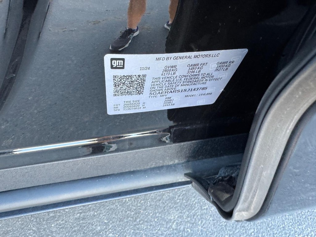 Buick Enclave Vehicle Full-screen Gallery Image 25