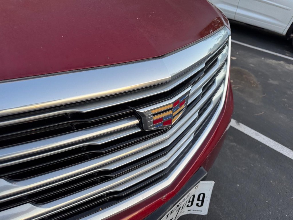 Cadillac XT5 Vehicle Full-screen Gallery Image 05