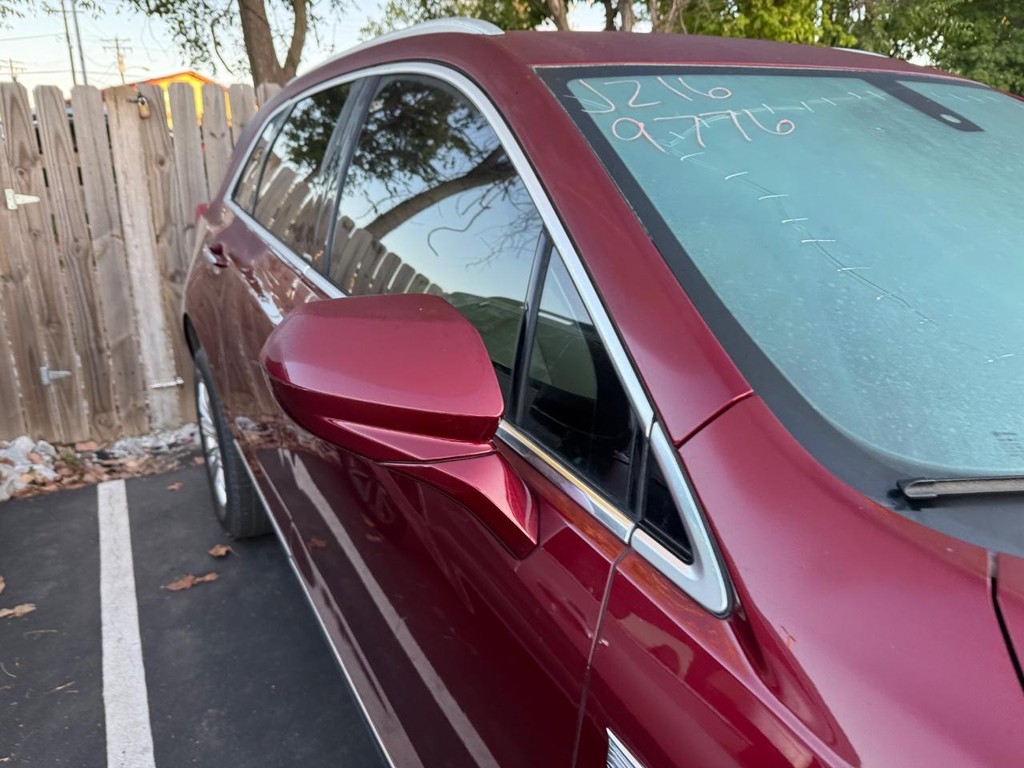 Cadillac XT5 Vehicle Full-screen Gallery Image 08