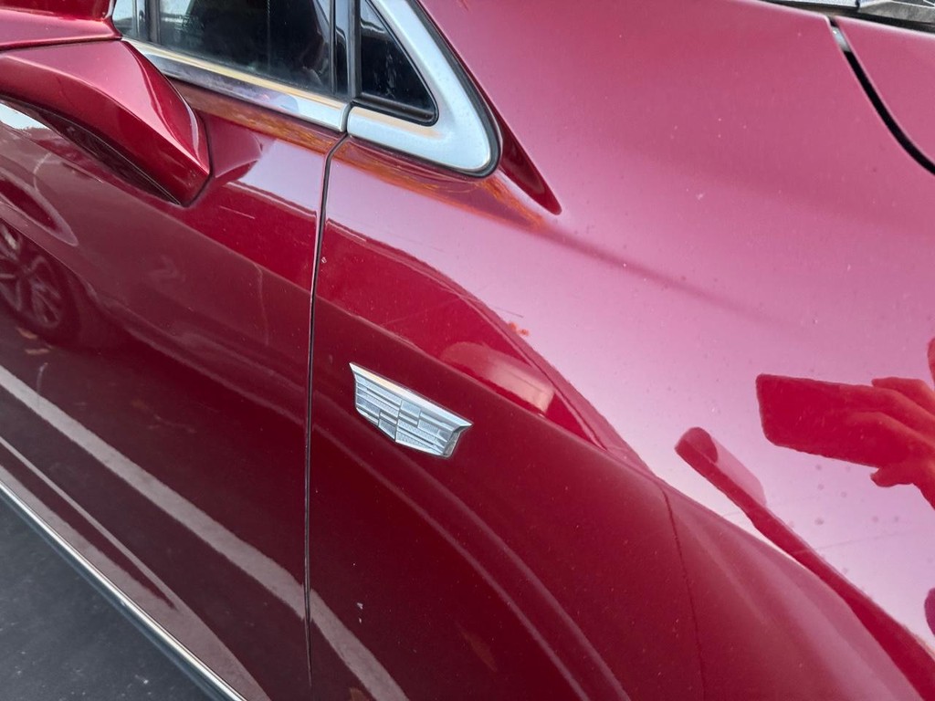 Cadillac XT5 Vehicle Full-screen Gallery Image 09