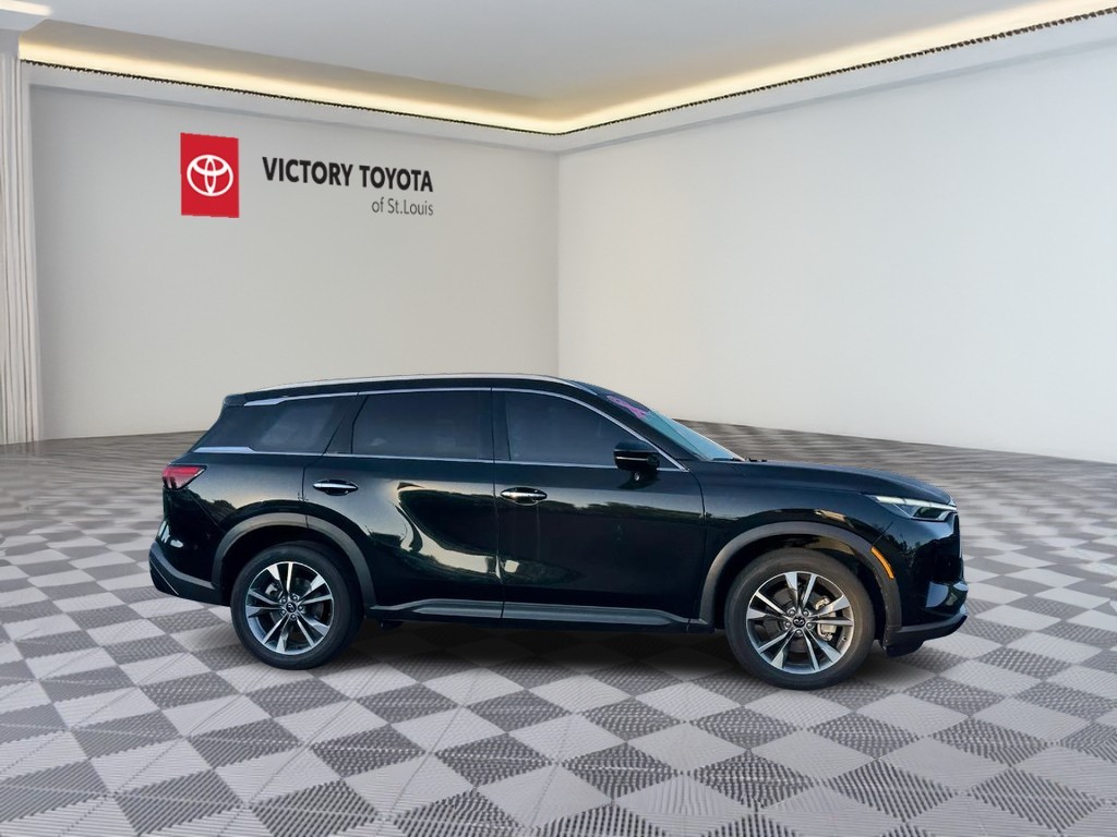 INFINITI QX60 Vehicle Full-screen Gallery Image 02