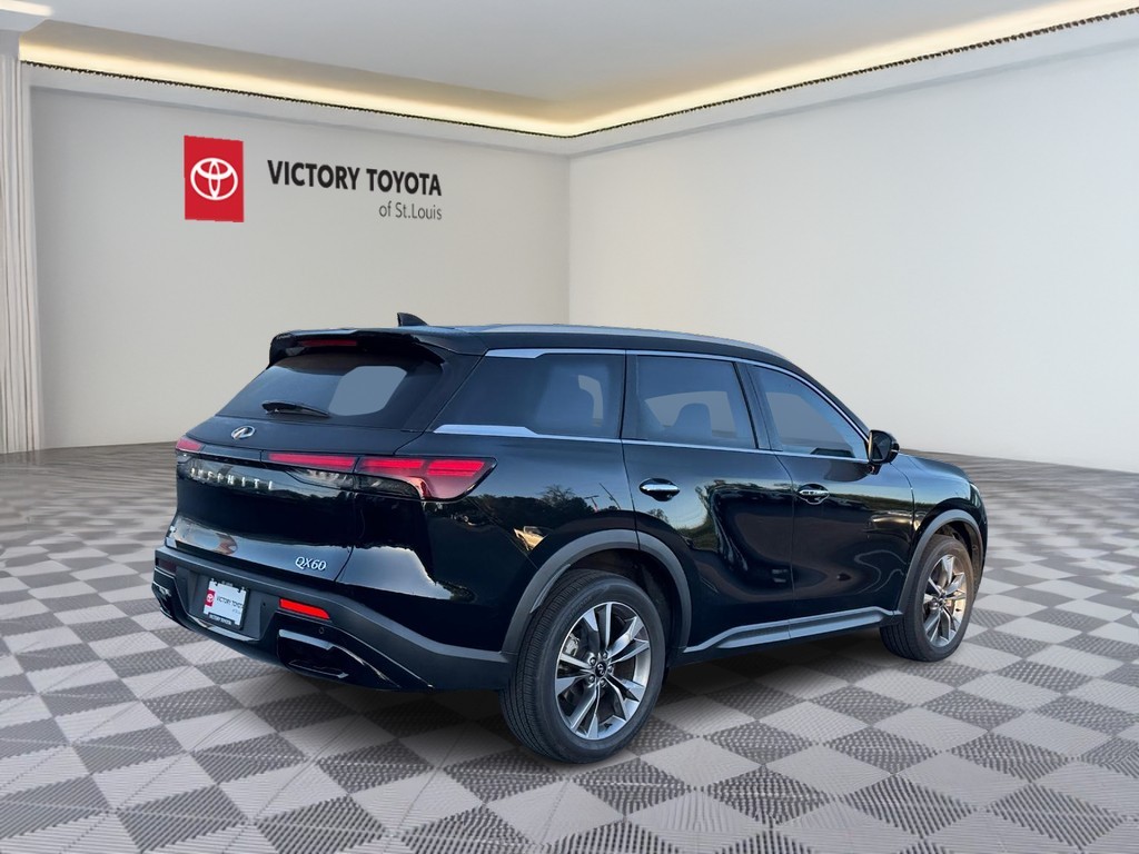 INFINITI QX60 Vehicle Full-screen Gallery Image 03
