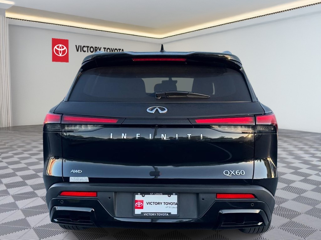 INFINITI QX60 Vehicle Full-screen Gallery Image 04