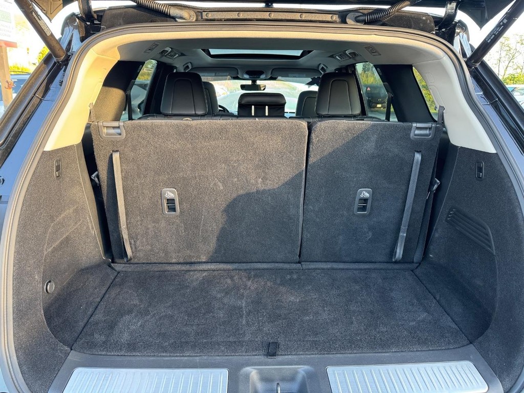 INFINITI QX60 Vehicle Full-screen Gallery Image 05