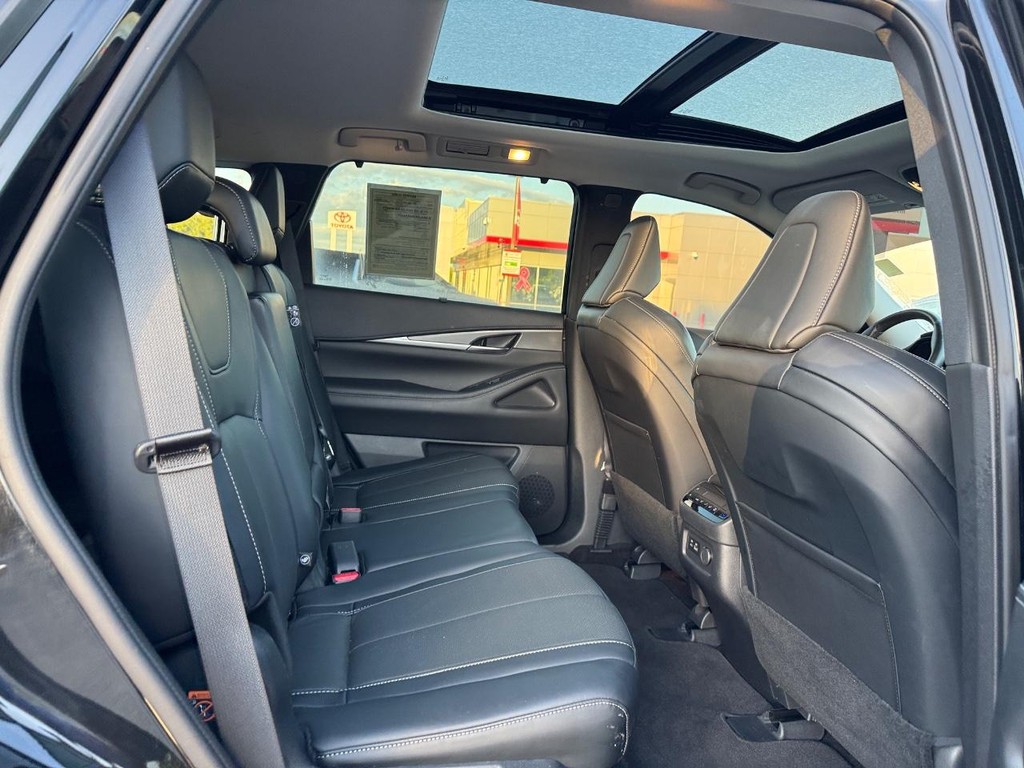 INFINITI QX60 Vehicle Full-screen Gallery Image 12