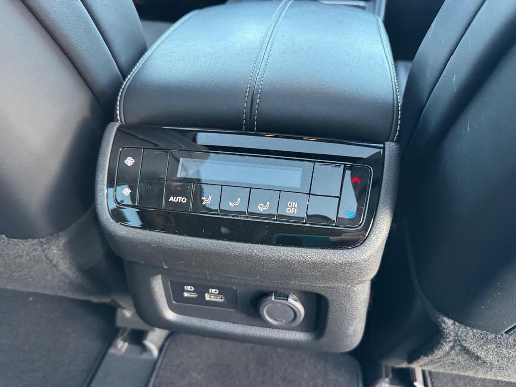 INFINITI QX60 Vehicle Full-screen Gallery Image 15