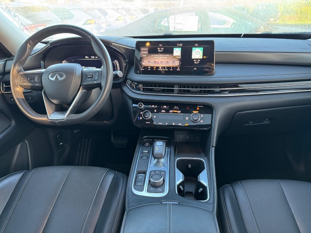 INFINITI QX60 Vehicle Full-screen Gallery Image 16