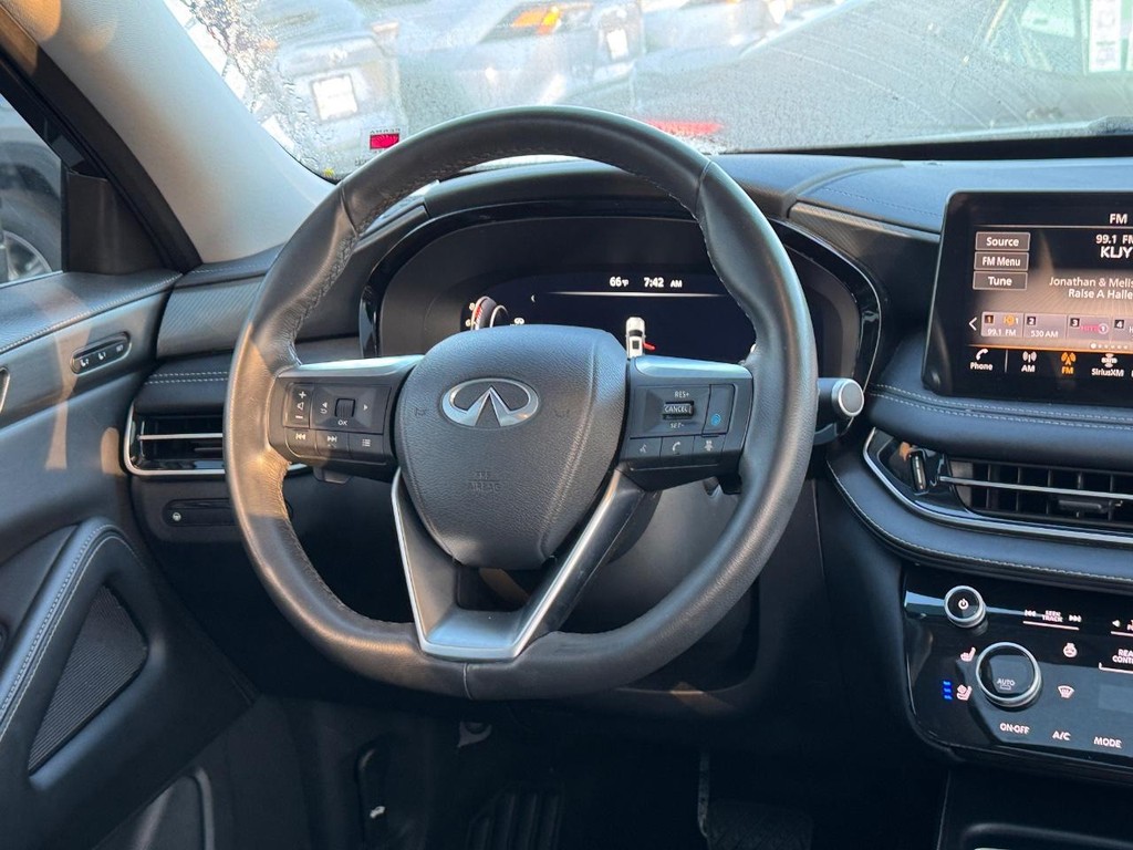 INFINITI QX60 Vehicle Full-screen Gallery Image 17