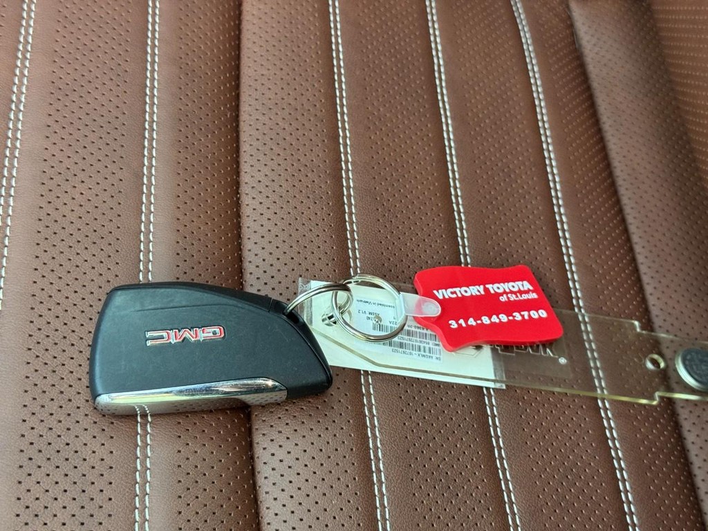 GMC Sierra 2500HD Vehicle Full-screen Gallery Image 05