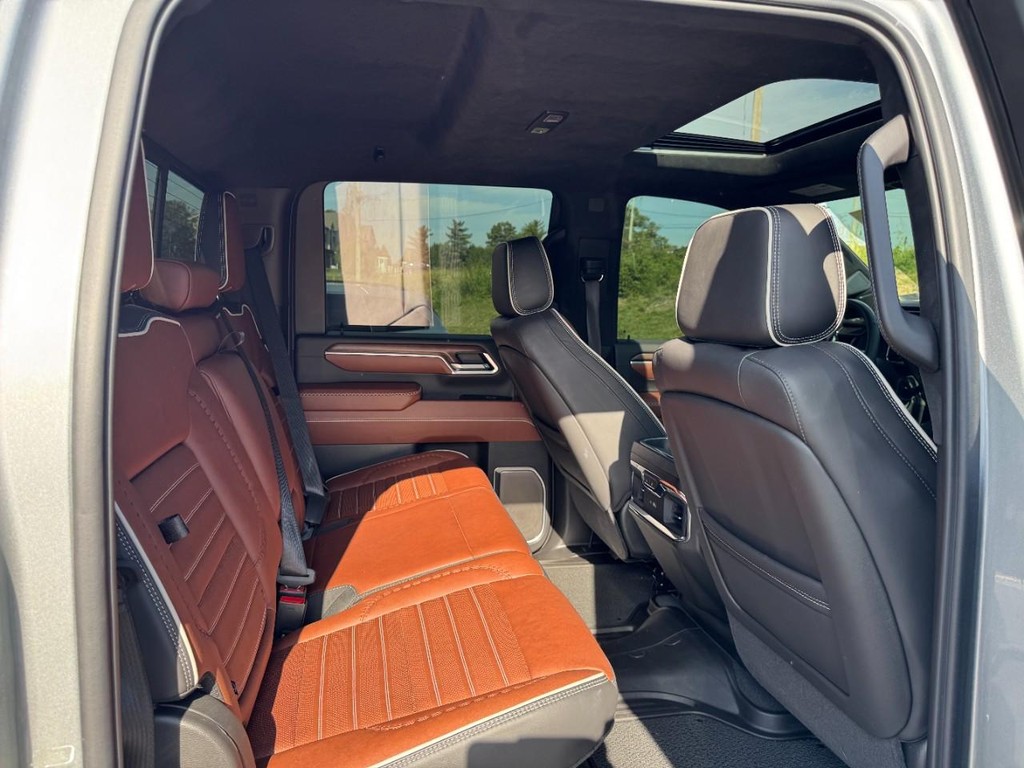 GMC Sierra 2500HD Vehicle Full-screen Gallery Image 11