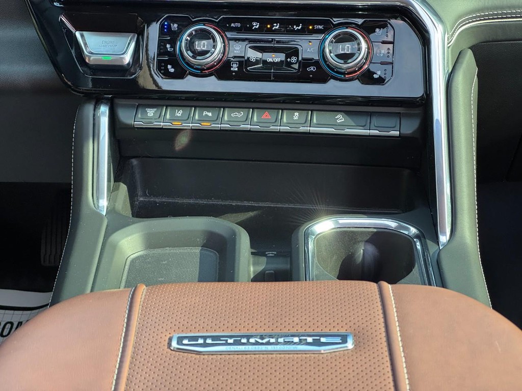 GMC Sierra 2500HD Vehicle Full-screen Gallery Image 16