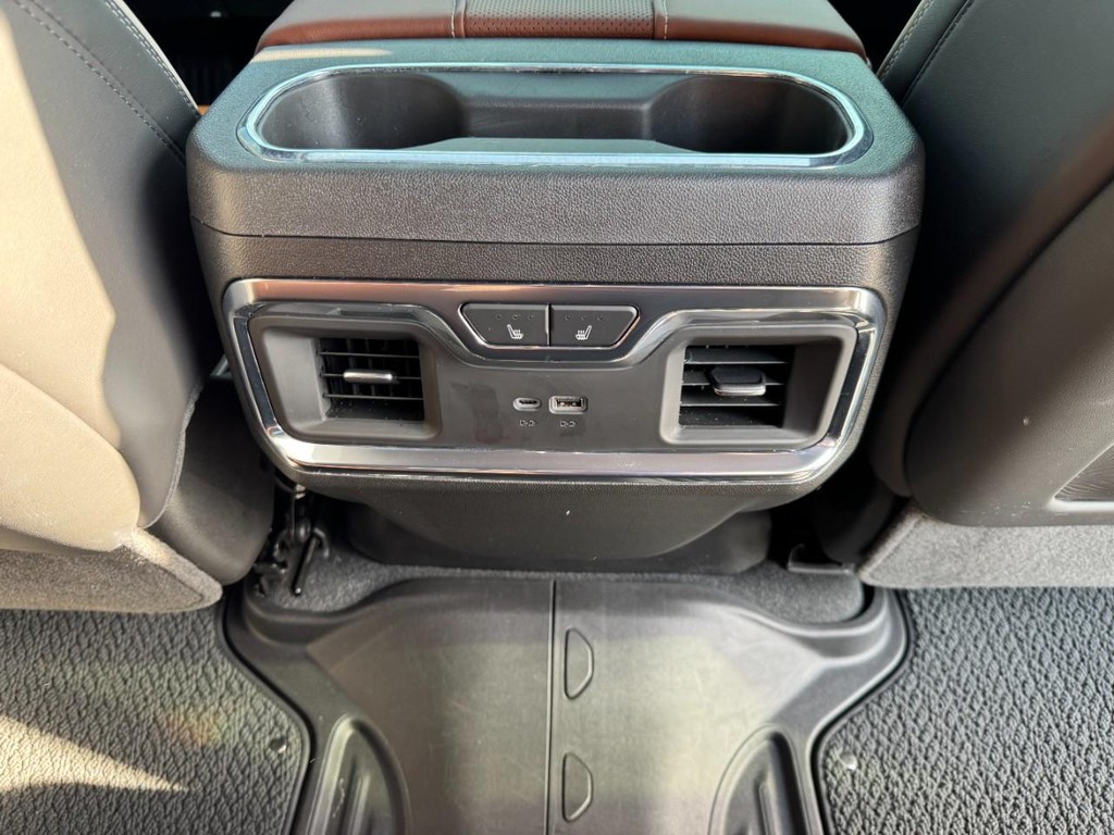 GMC Sierra 2500HD Vehicle Full-screen Gallery Image 18