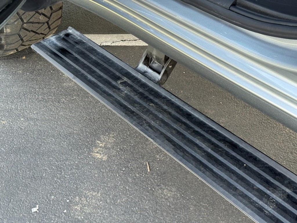 GMC Sierra 2500HD Vehicle Full-screen Gallery Image 19