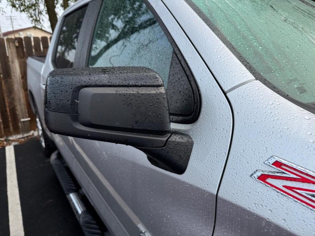 Chevrolet Silverado 1500 Vehicle Full-screen Gallery Image 09