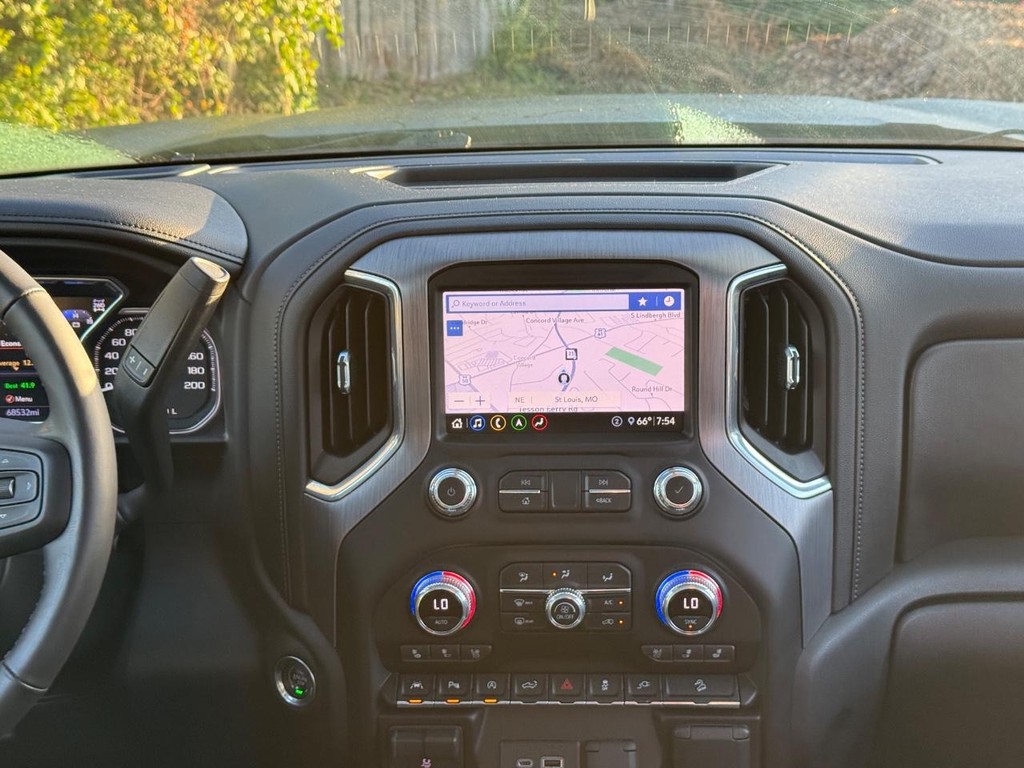 GMC Sierra 1500 Vehicle Full-screen Gallery Image 16