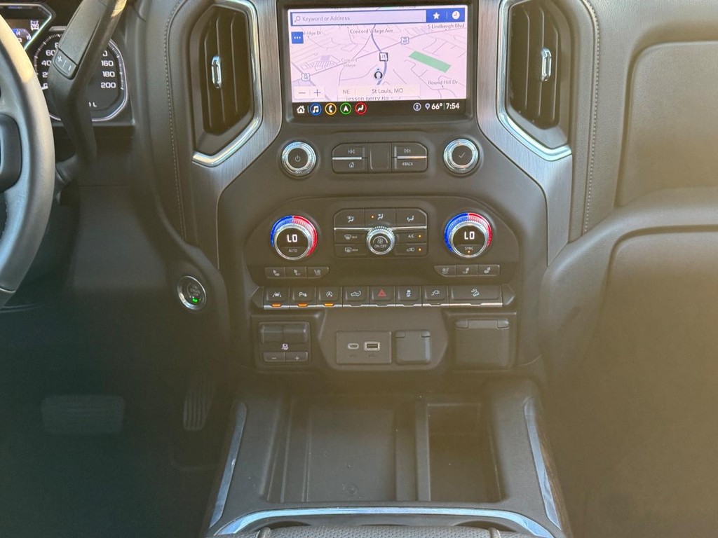 GMC Sierra 1500 Vehicle Full-screen Gallery Image 17