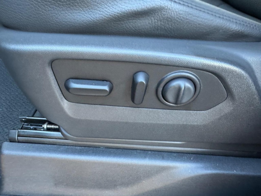 GMC Sierra 1500 Vehicle Full-screen Gallery Image 18