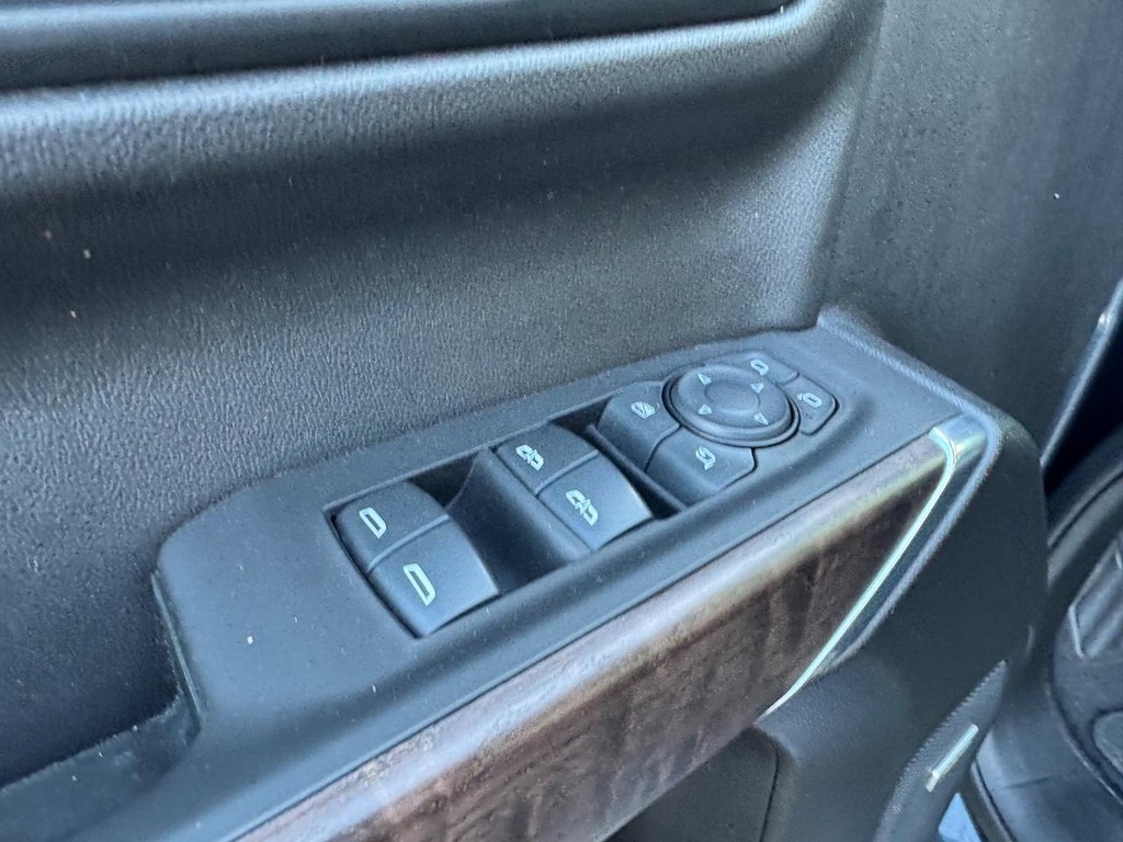 GMC Sierra 1500 Vehicle Full-screen Gallery Image 19