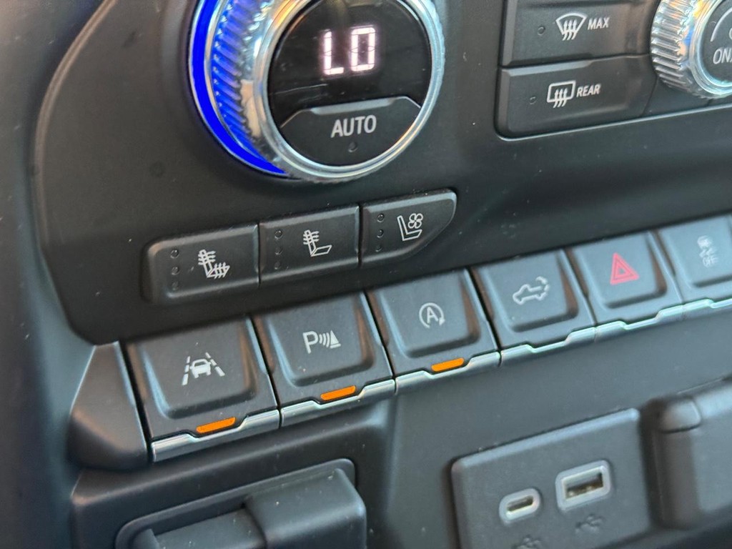 GMC Sierra 1500 Vehicle Full-screen Gallery Image 25