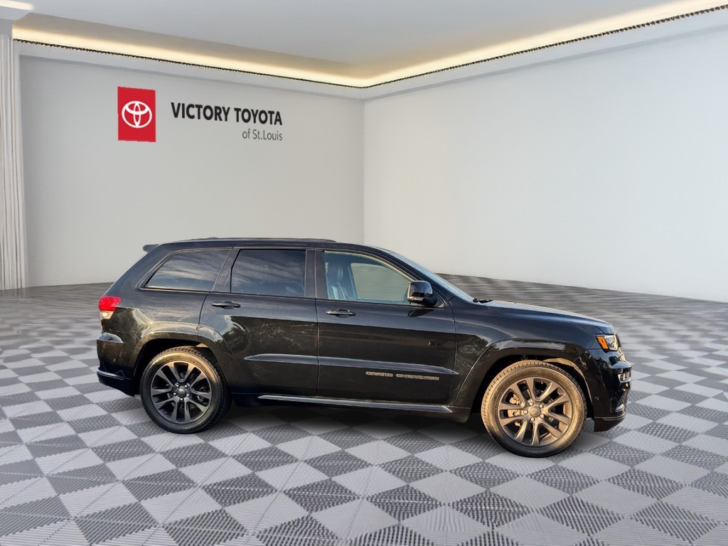 Jeep Grand Cherokee Vehicle Full-screen Gallery Image 02