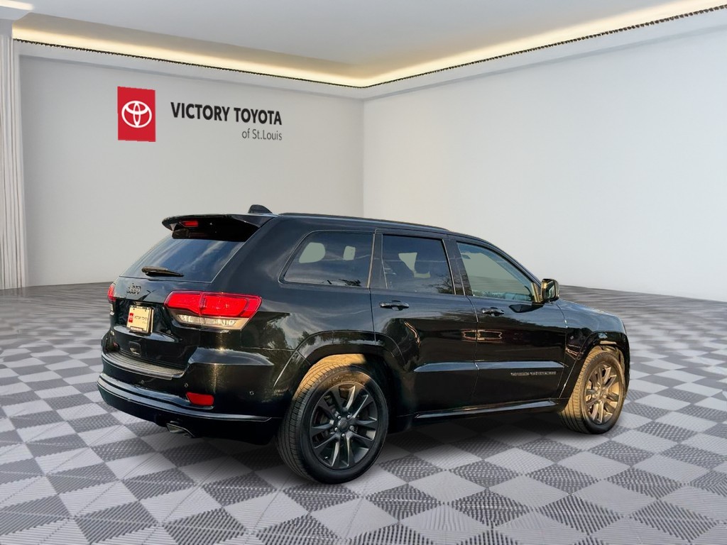 Jeep Grand Cherokee Vehicle Full-screen Gallery Image 03