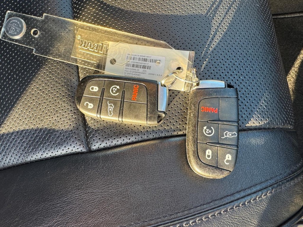 Jeep Grand Cherokee Vehicle Full-screen Gallery Image 09