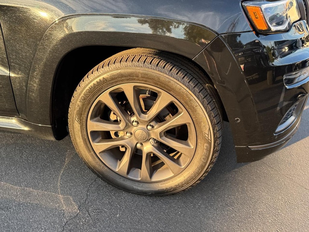 Jeep Grand Cherokee Vehicle Full-screen Gallery Image 11