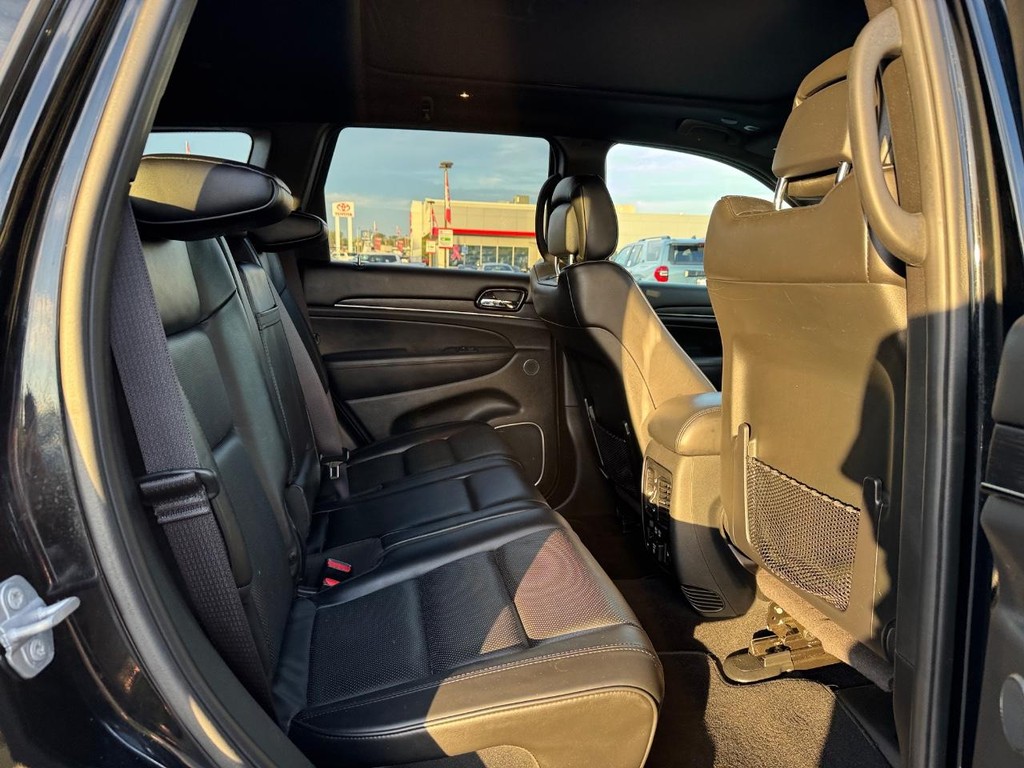 Jeep Grand Cherokee Vehicle Full-screen Gallery Image 12