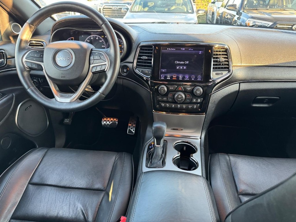 Jeep Grand Cherokee Vehicle Full-screen Gallery Image 13