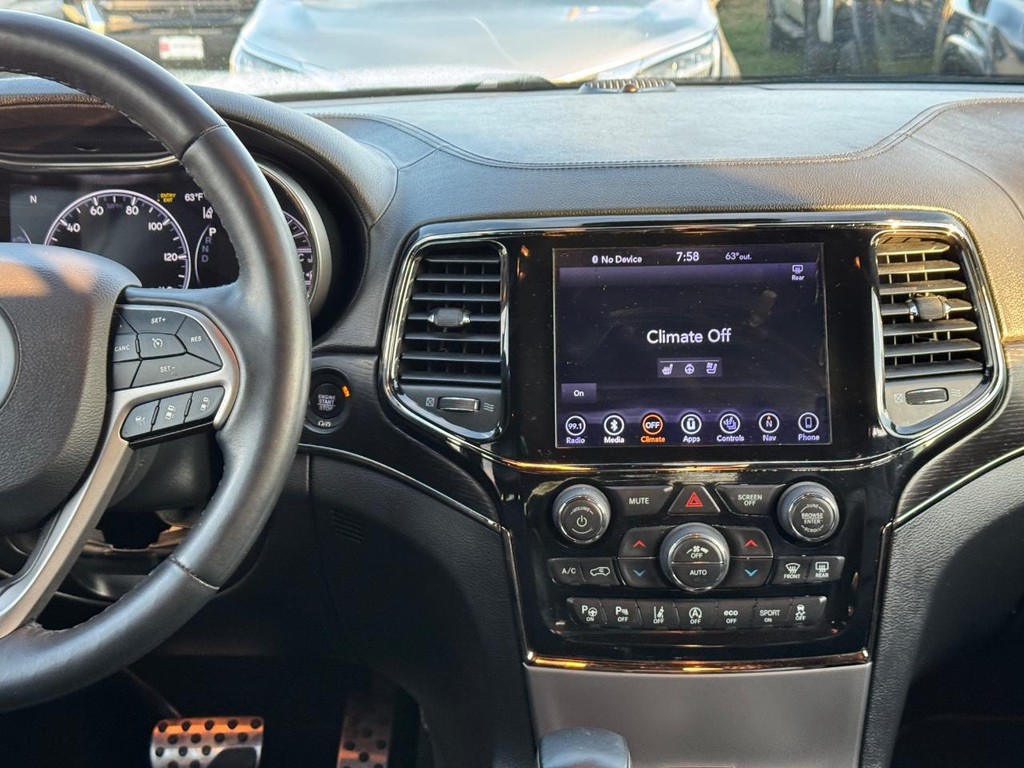 Jeep Grand Cherokee Vehicle Full-screen Gallery Image 15