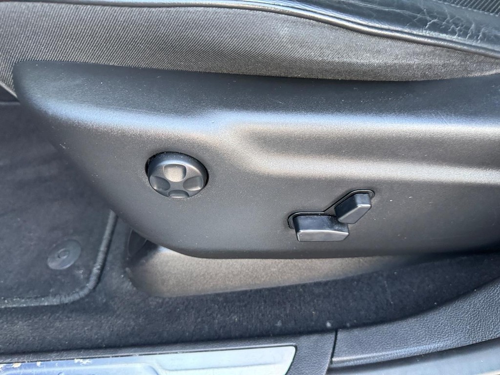 Jeep Grand Cherokee Vehicle Full-screen Gallery Image 17