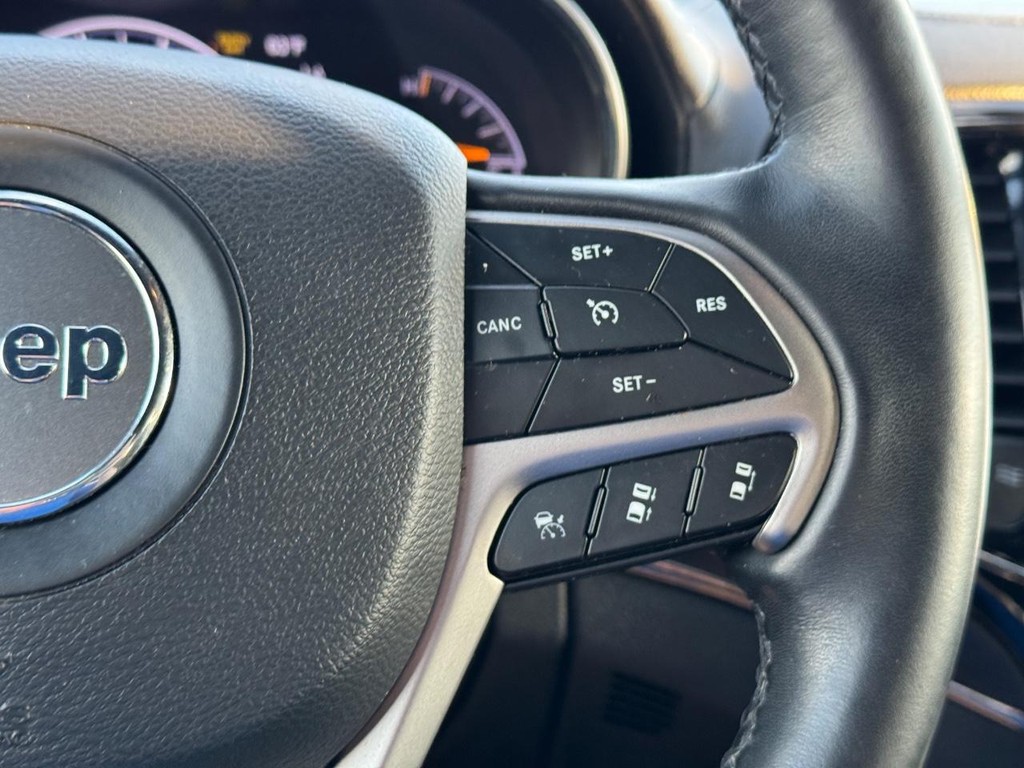 Jeep Grand Cherokee Vehicle Full-screen Gallery Image 22