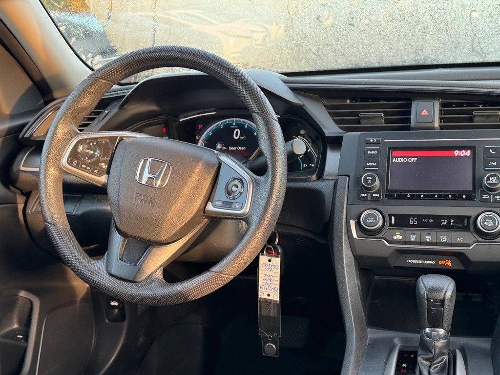 Honda Civic Sedan Vehicle Full-screen Gallery Image 13