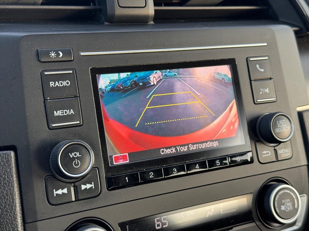 Honda Civic Sedan Vehicle Full-screen Gallery Image 22