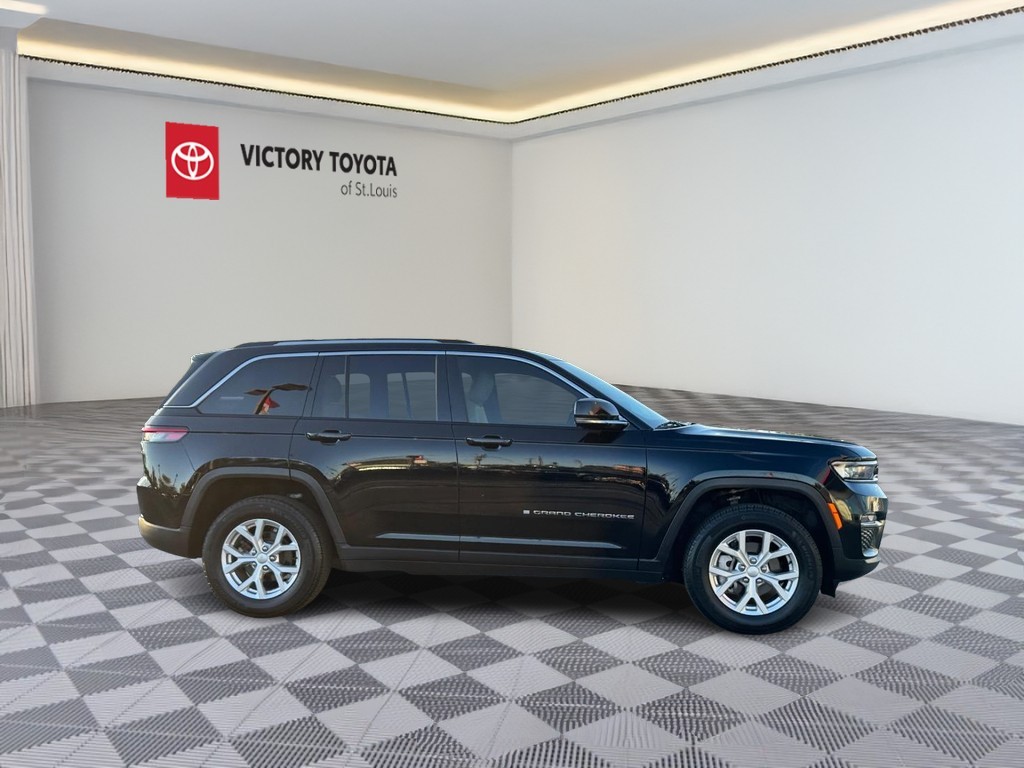 Jeep Grand Cherokee Vehicle Full-screen Gallery Image 02