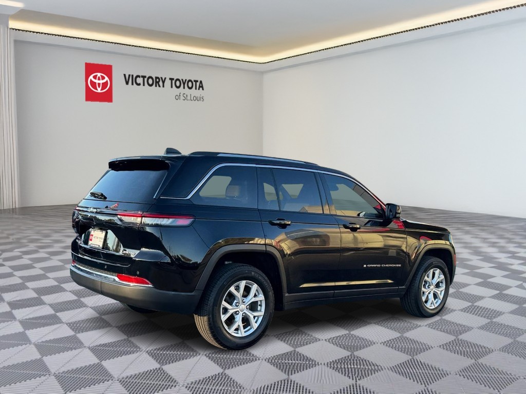 Jeep Grand Cherokee Vehicle Full-screen Gallery Image 03