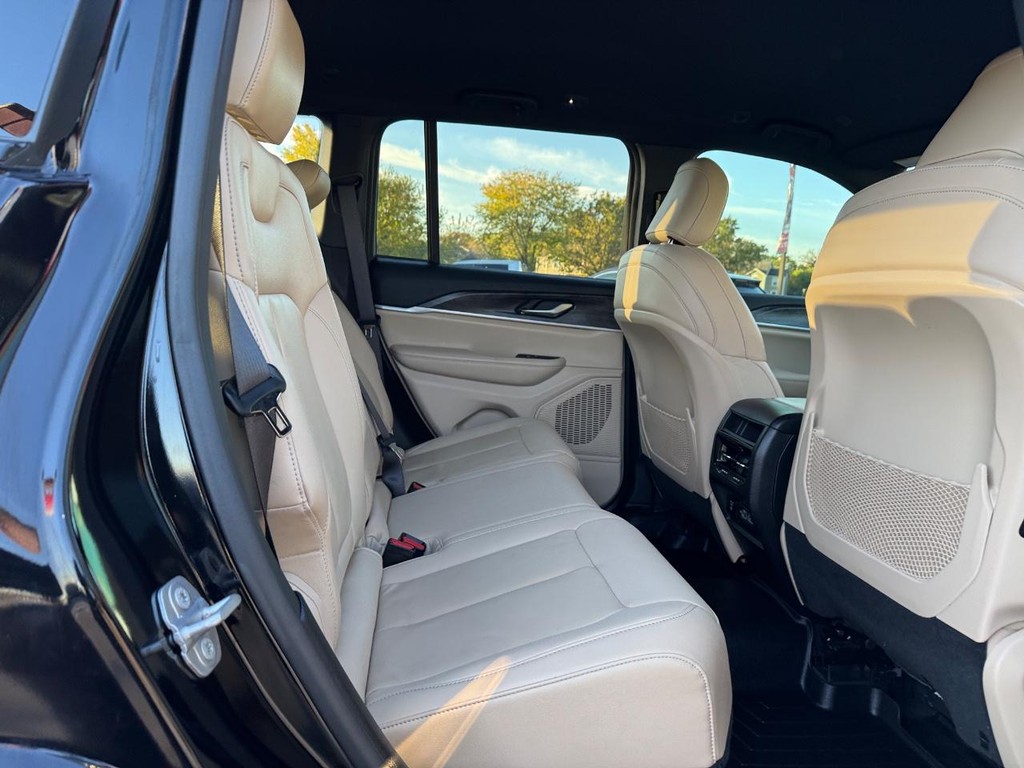 Jeep Grand Cherokee Vehicle Full-screen Gallery Image 11