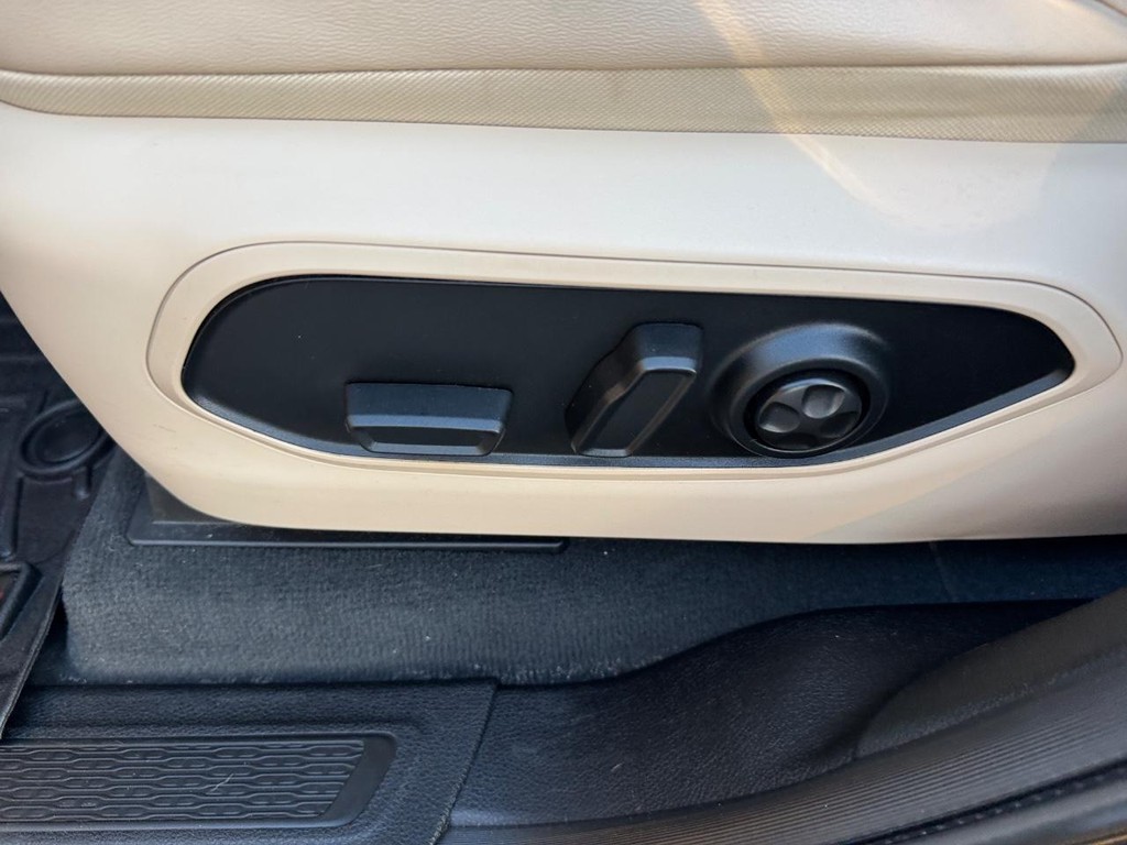 Jeep Grand Cherokee Vehicle Full-screen Gallery Image 16