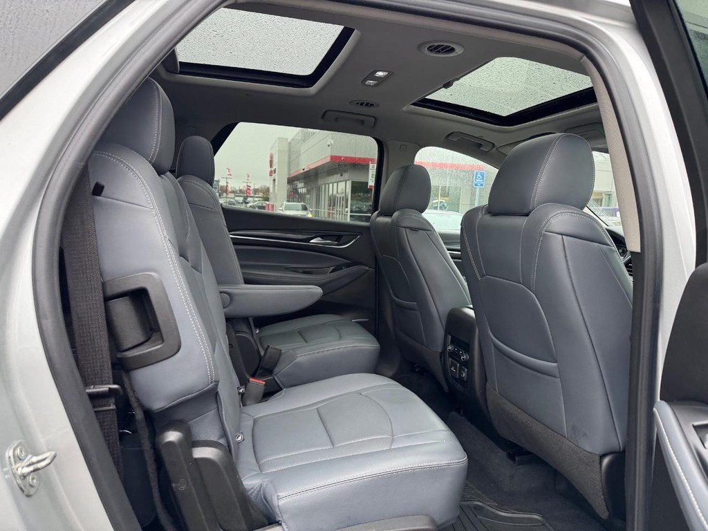 Buick Enclave Vehicle Full-screen Gallery Image 11