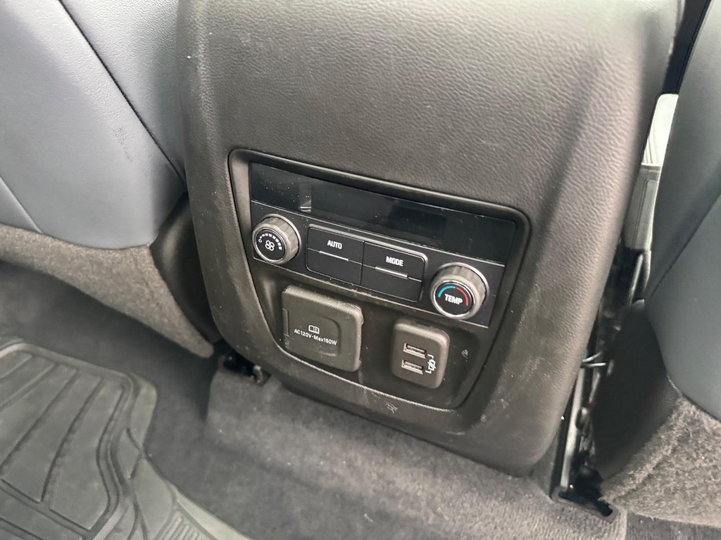 Buick Enclave Vehicle Full-screen Gallery Image 13