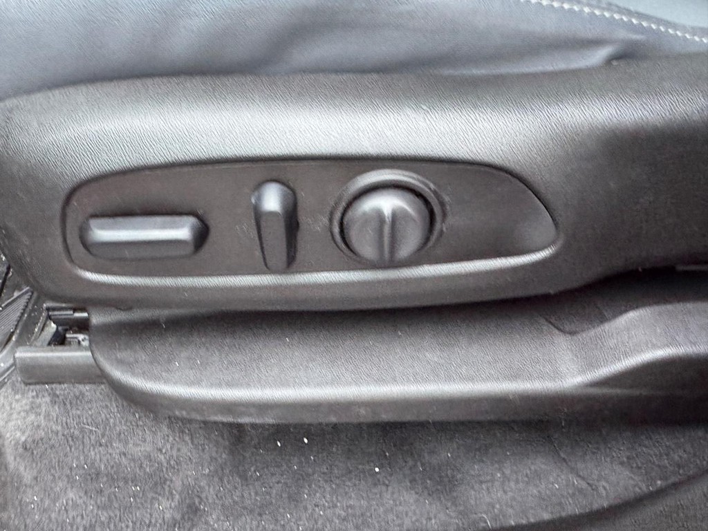 Buick Enclave Vehicle Full-screen Gallery Image 18