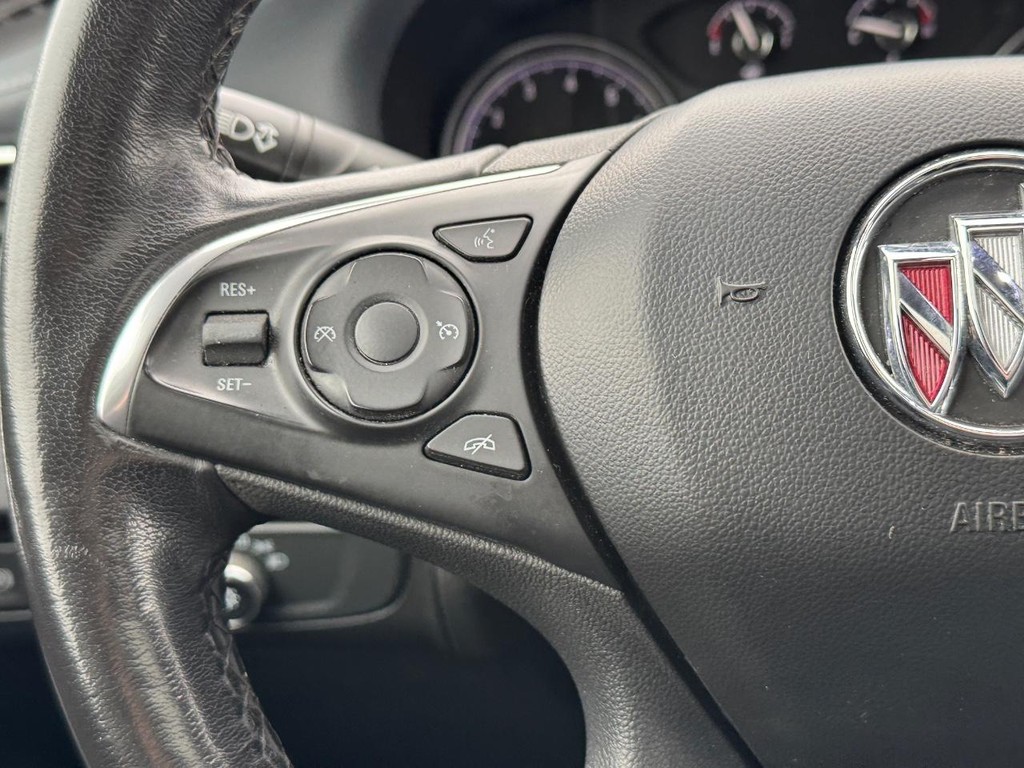 Buick Enclave Vehicle Full-screen Gallery Image 21