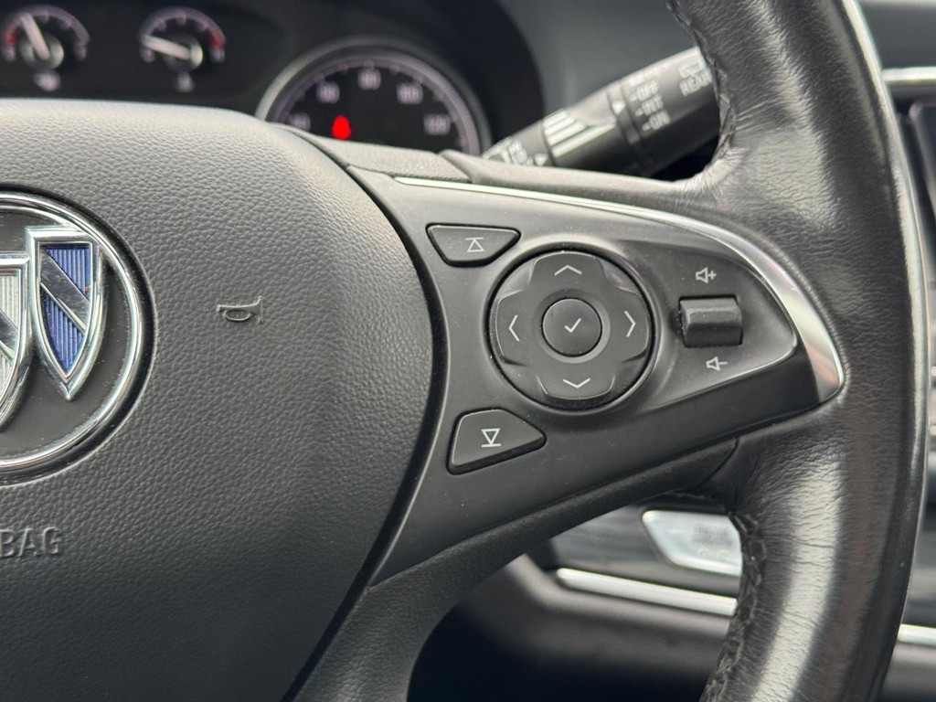 Buick Enclave Vehicle Full-screen Gallery Image 22